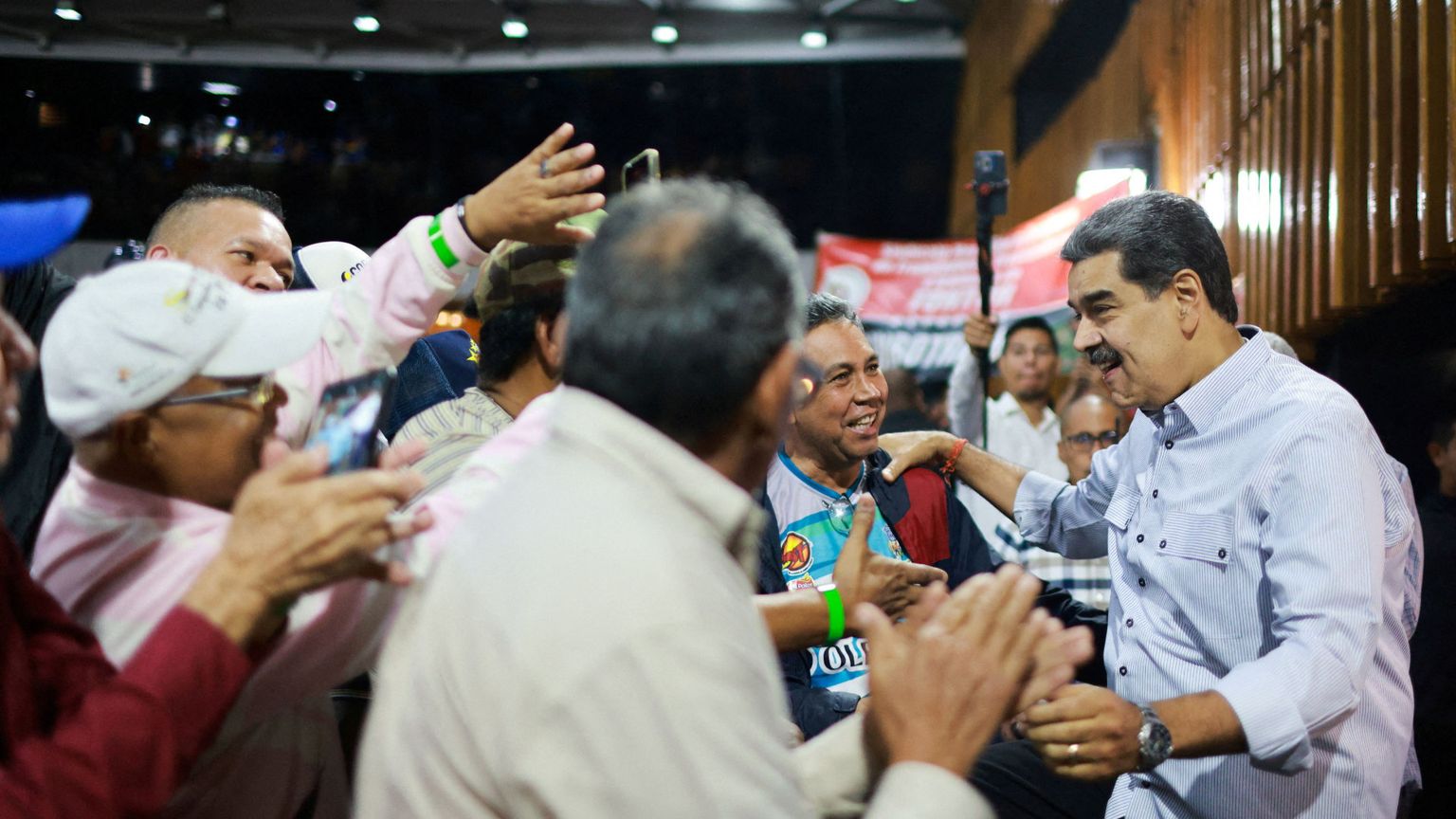 Trump muove le portaerei contro Maduro: «Pronto a colpire»