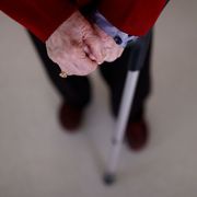 Osservasalute: italiani sempre più anziani, soli e meno sani