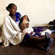 Una donna del Tigrai e il suo piccolo