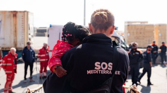 La nave Ong Ocean Viking attracca a Carrara con 116 persone