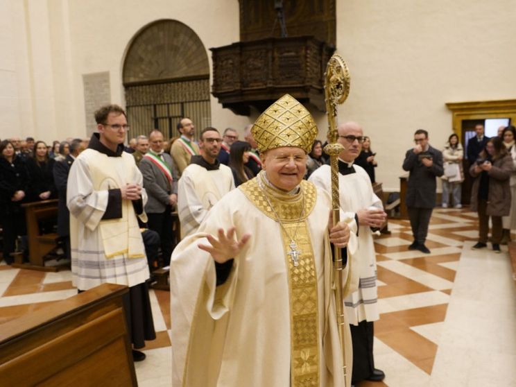 «Vi porto nel cuore e nella preghiera»: dopo vent’anni Sorrentino saluta la diocesi di Assisi