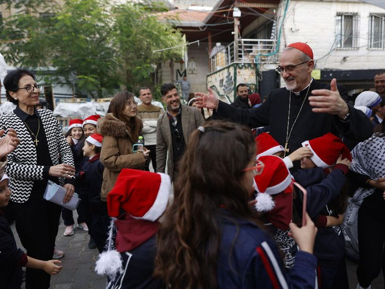 Il cardinale Pizzaballa al suo arrivo alla parrocchia della Sacra Famiglia a Gaza