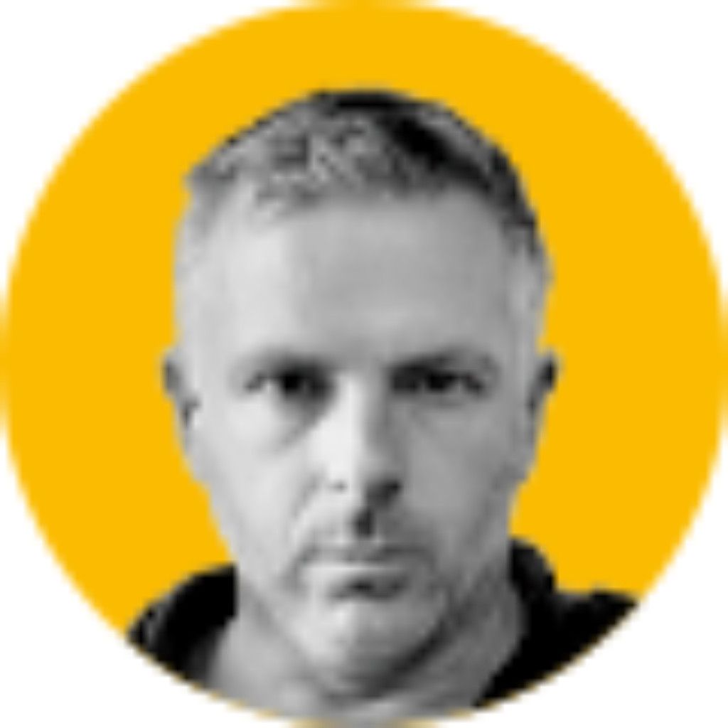 Chatpoint Charlie di Raul Gabriel