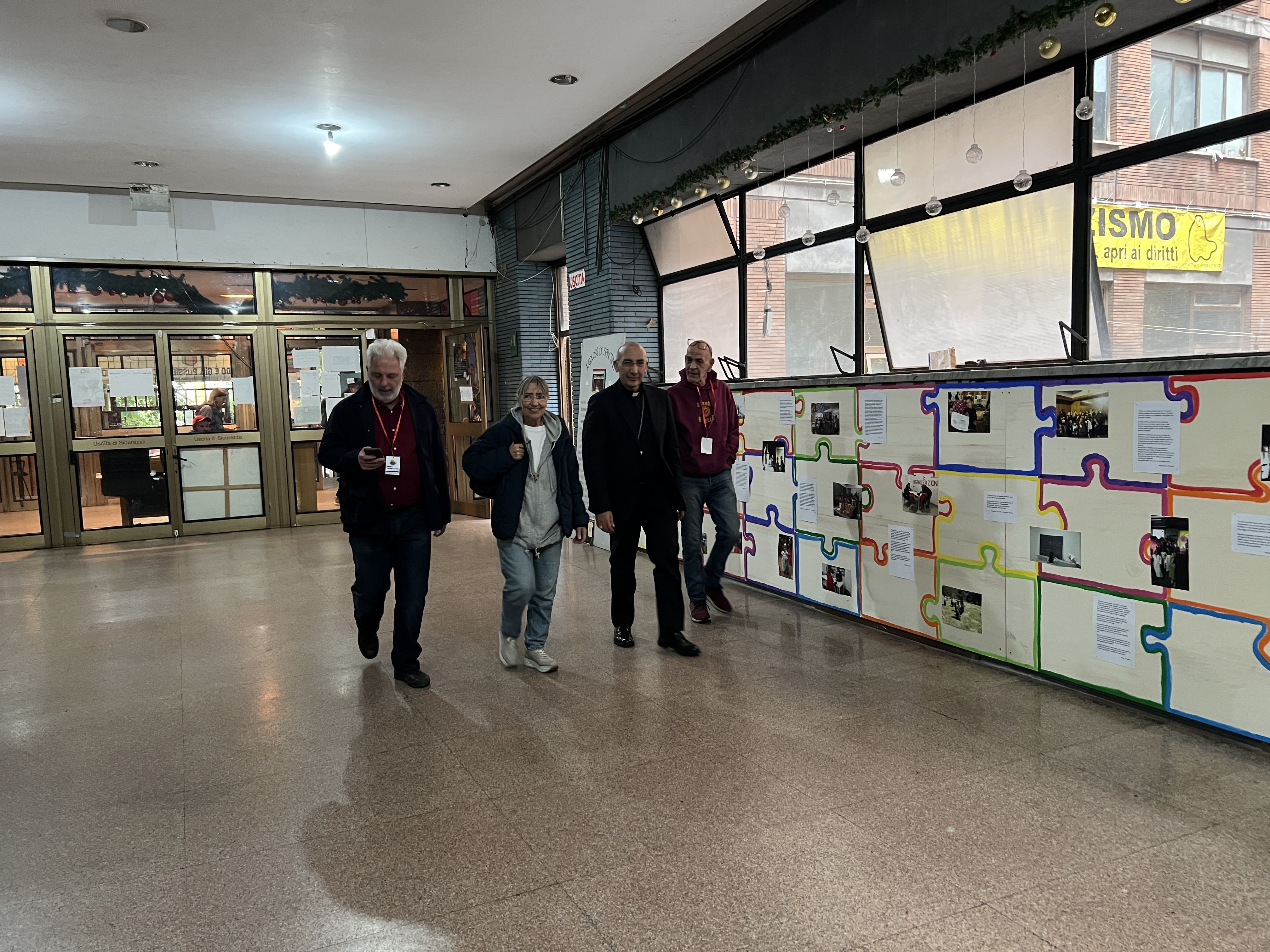 Il cardinale vicario di Roma, Baldassare Reina, a ”Spin Time”, il palazzo occupato che in questi giorni ospita l’Incontro mondiale dei movimenti popolari / GAMBASSI