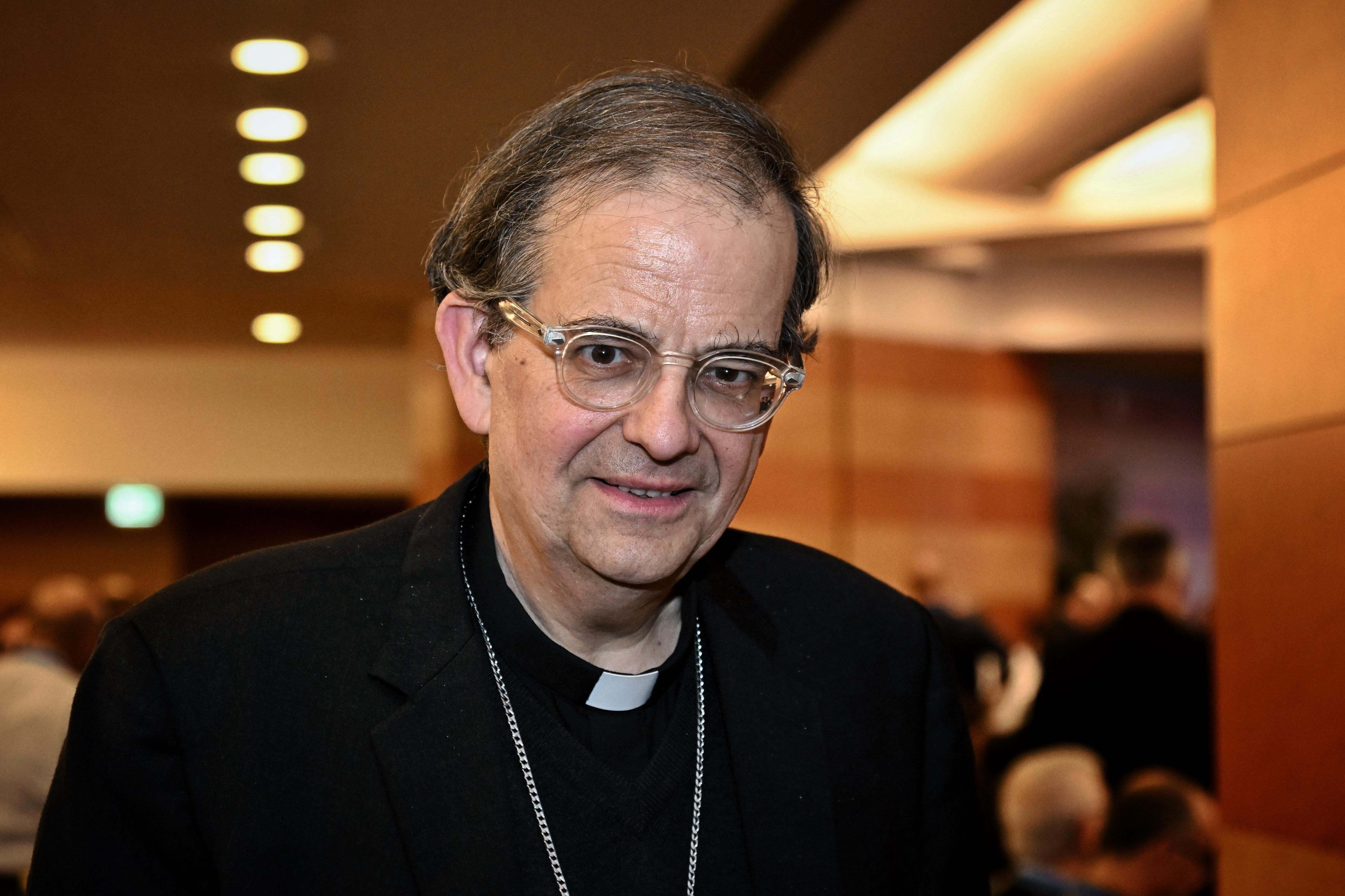 «L’auspicio è che quanto detto in questi anni si tramuti in azione concreta e che questa sia l’occasione per un rinnovamento radicale di un cammino propriamente pastorale che siamo chiamati a offrire ai vicini, ai lontani, a chiunque. Passo dopo passo dobbiamo avviare percorsi nuovi, soprattutto per quanto riguarda l’iniziazione cristiana». È quanto afferma il cardinale Augusto Paolo Lojudice, arcivescovo di Siena-Colle di Val d’Elsa-Montalcino e vescovo di Montepulciano-Chiusi-Pienza.