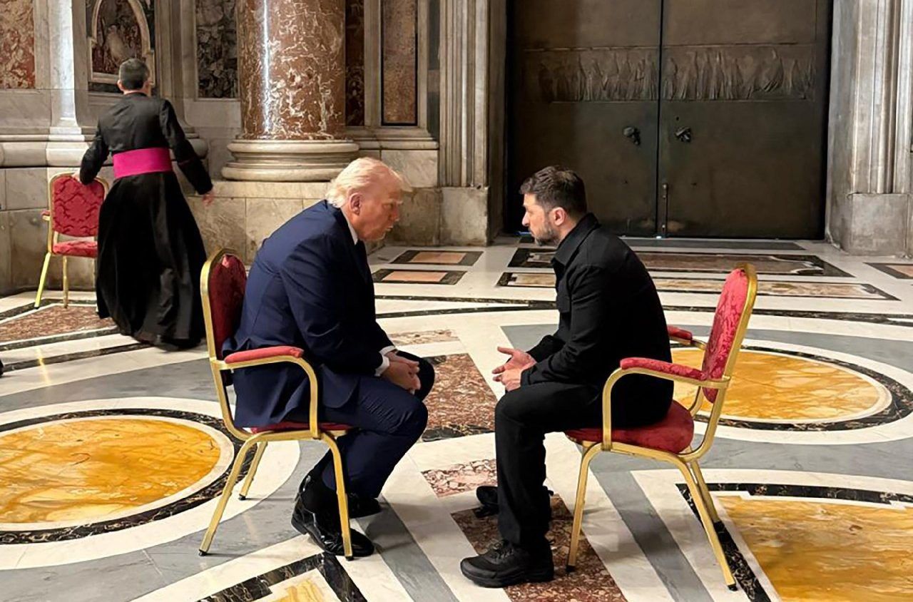 Storico incontro, il 26 aprile, tra Trump e il presidente ucraino Volodymyr Zelensky nella basilica di San Pietro prima della messa funebre per Papa Francesco /Ansa 