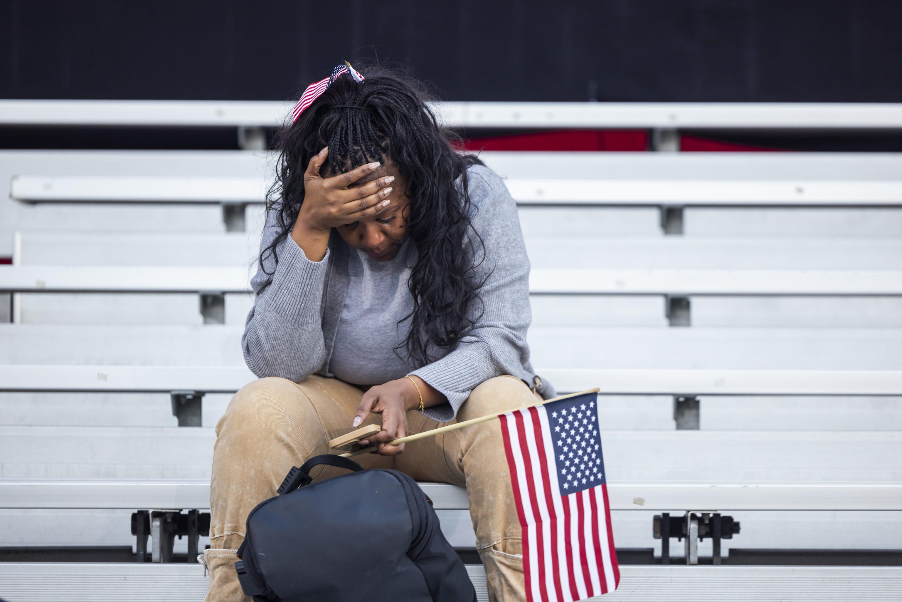 La delusione di una sostenitrice di Kamala Harris all'alba del 6 novembre/Ansa