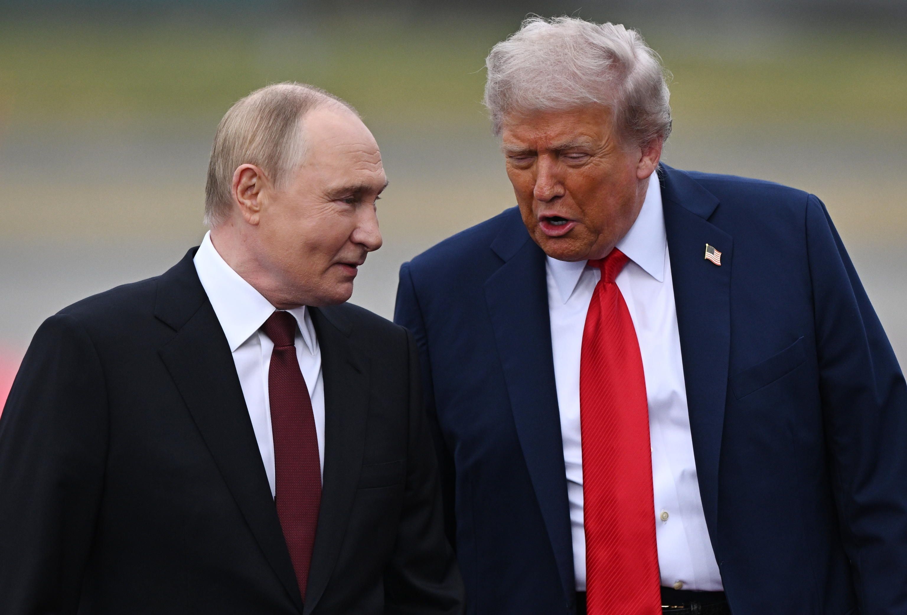 Trump accoglie in Alaska il presidente russo Vladimir Putin per un faccia a faccia sull'Ucraina /Ansa  