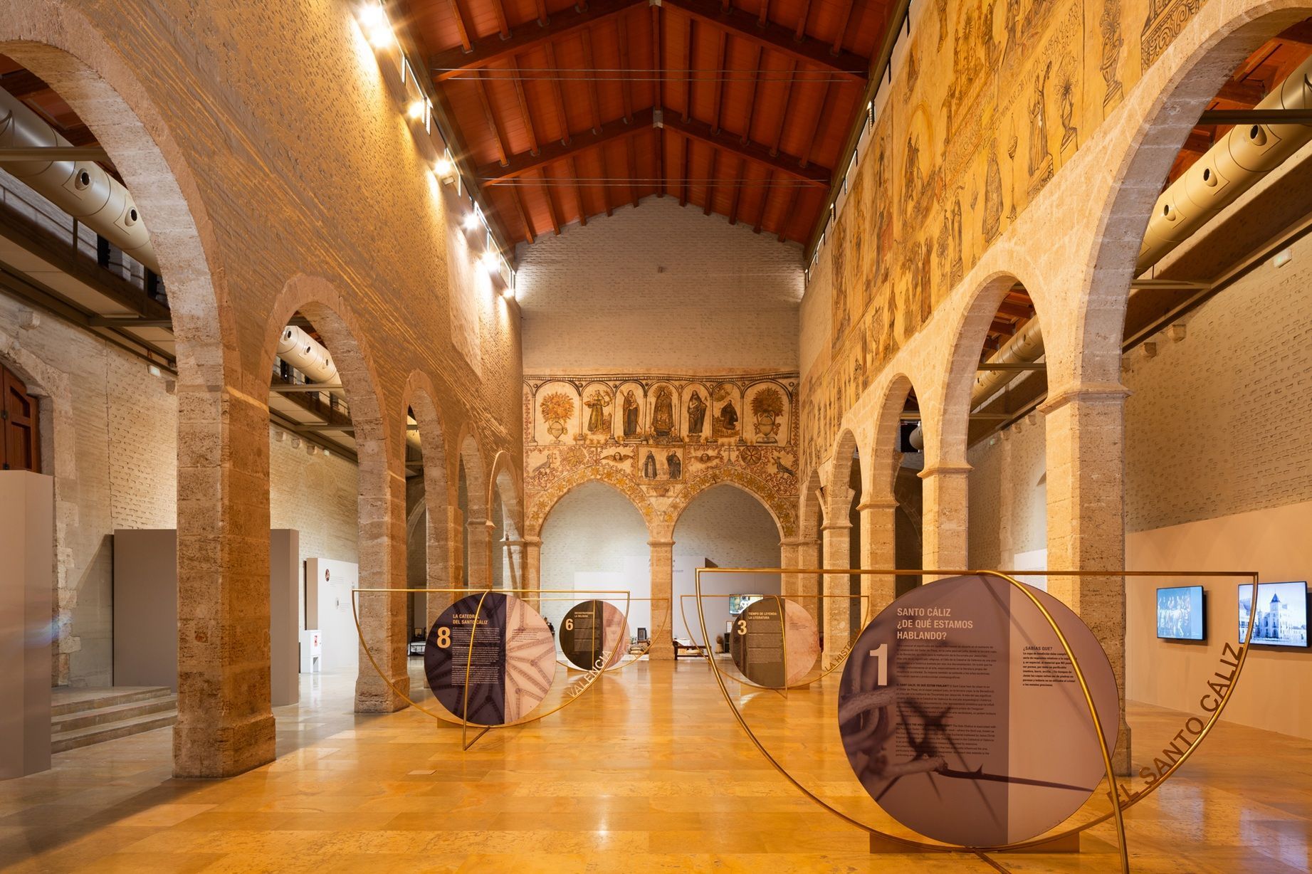 Il nuovo Centro di Informazione sul Santo Calice, all’interno dell’Almudìn, l’antico magazzino del grano / Massimiliano Rella