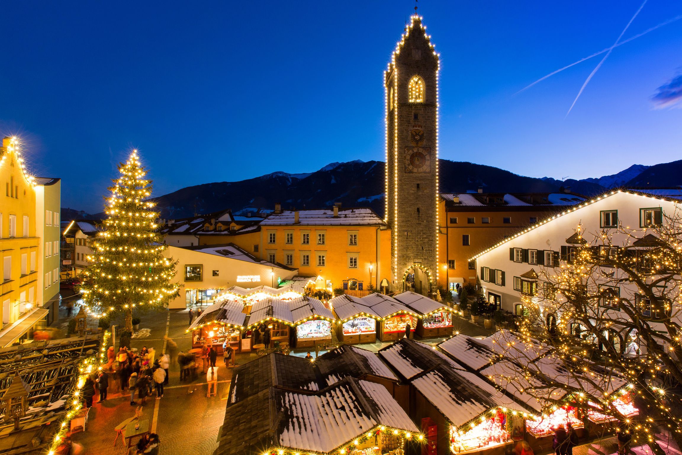 Il Mercatino di Natale di Vipiteno (Bz), sotto la Torre delle Dodici / Massimiliano Rella