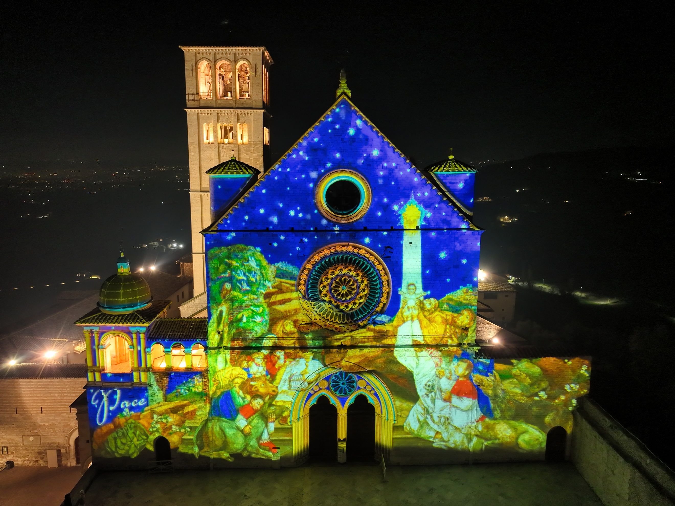 il “Presepe di Greccio” di Köder sulla chiesa superiore della Basilica / Ufficio stampa Città di Assisi