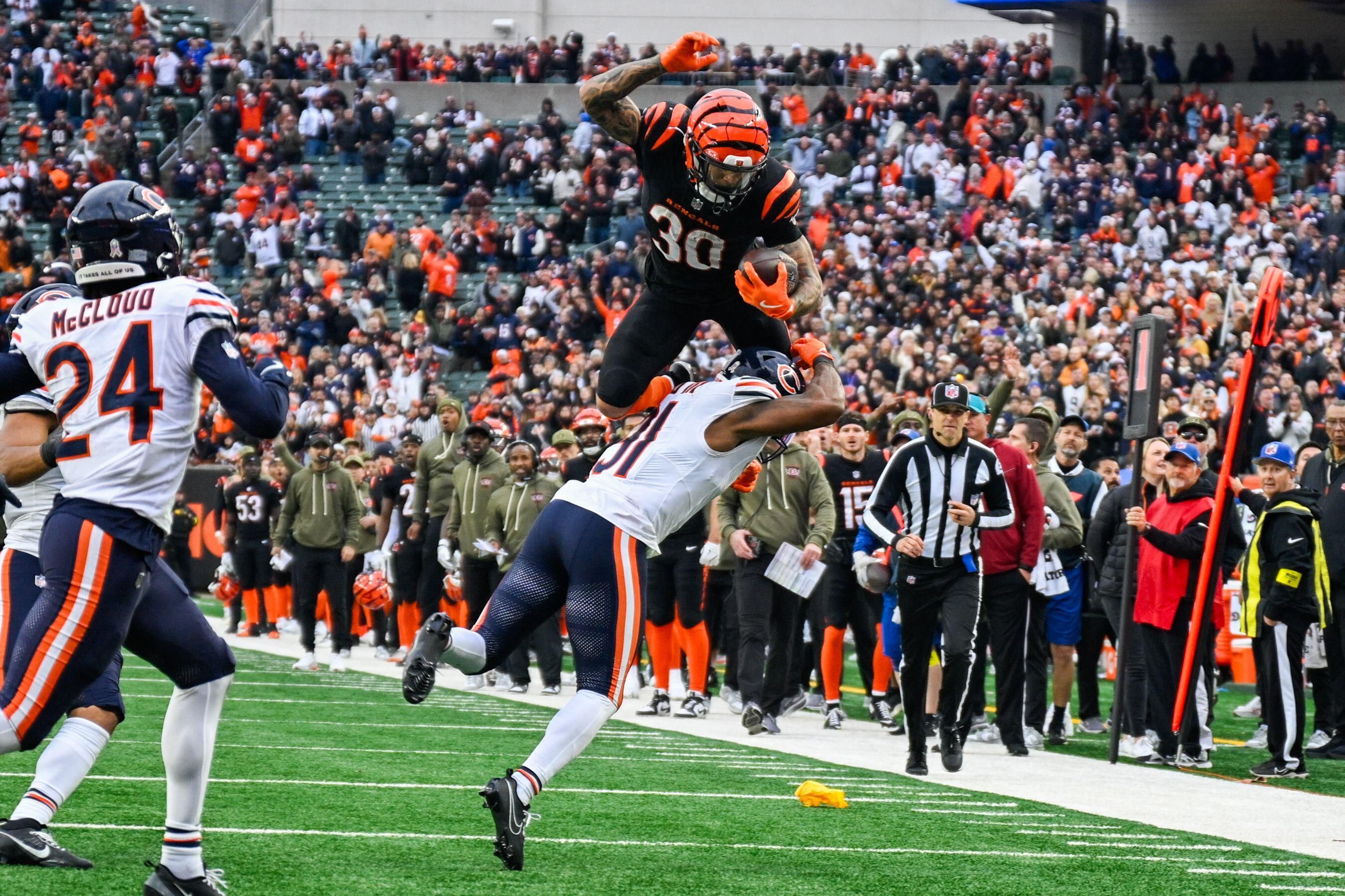 Un’azione di gioco del match di football americano tra i Cincinnati Bengals e i Chicago Bears / Alamy