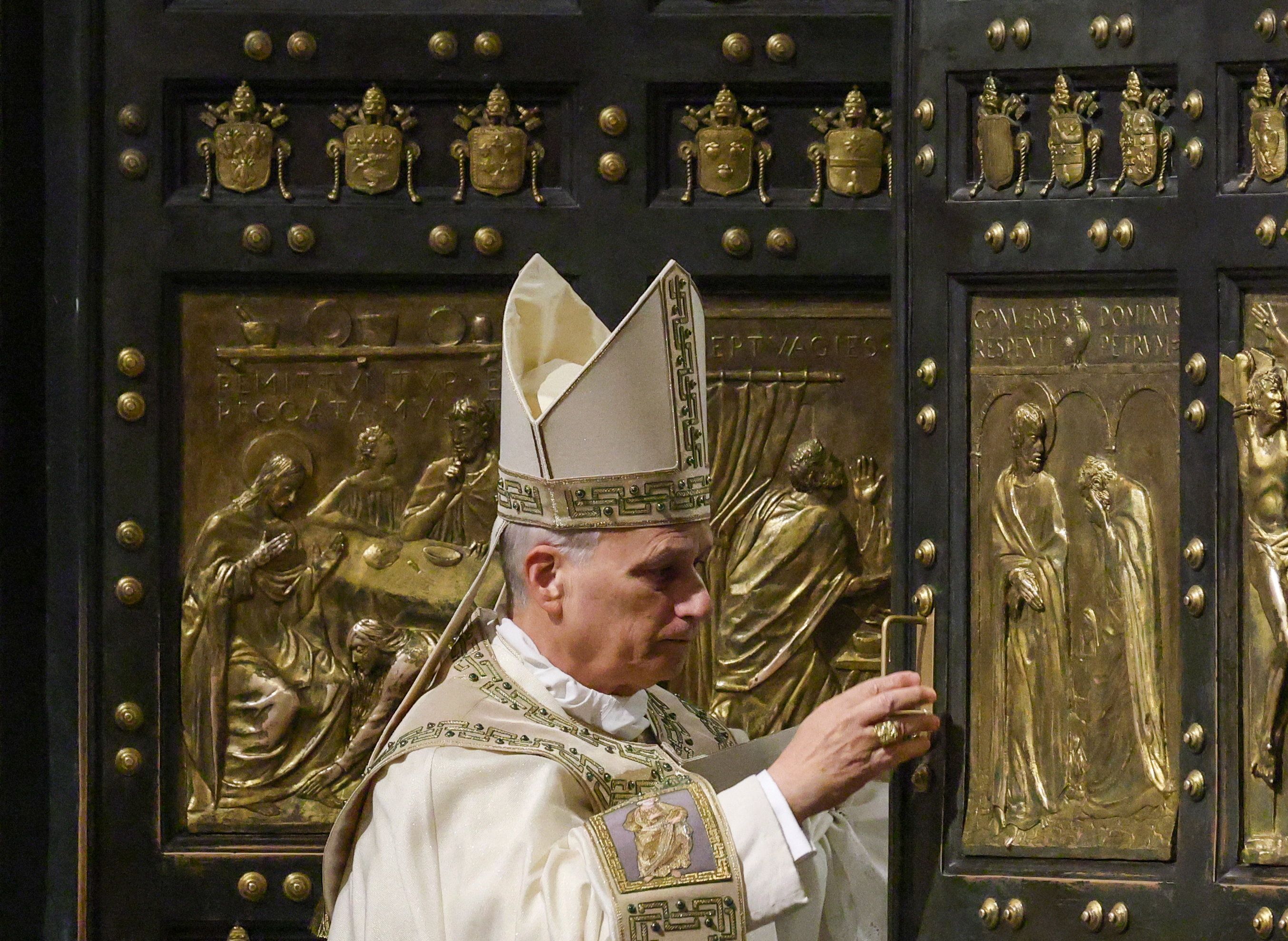 Papa Leone XIV chiude la Porta Santa nella Basilica di San Pietro / REUTERS