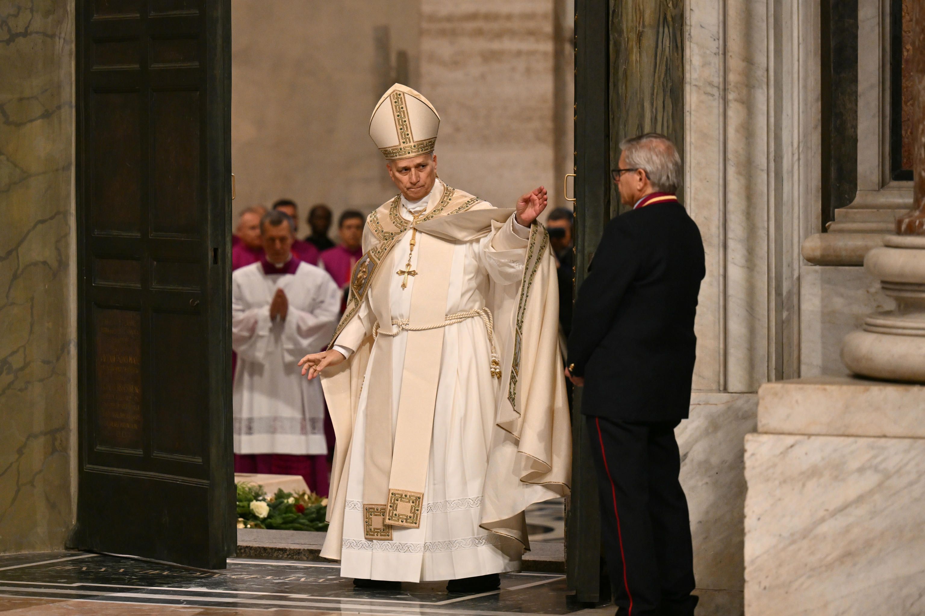 Papa Leone XIV chiude la Porta Santa nella Basilica di San Pietro / ANSA