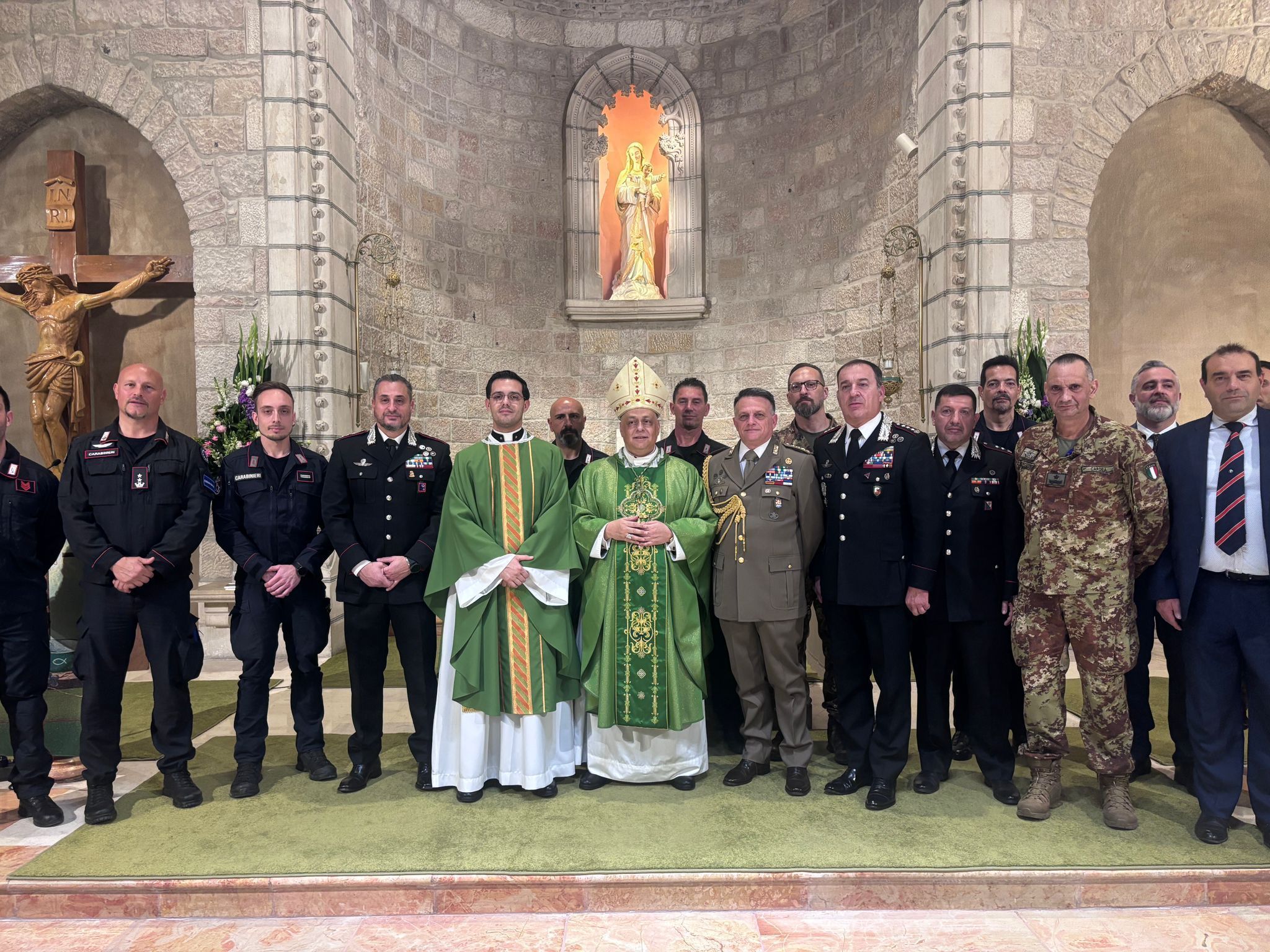 La delegazione presente alla celebrazione eucaristica a Gerusalemme