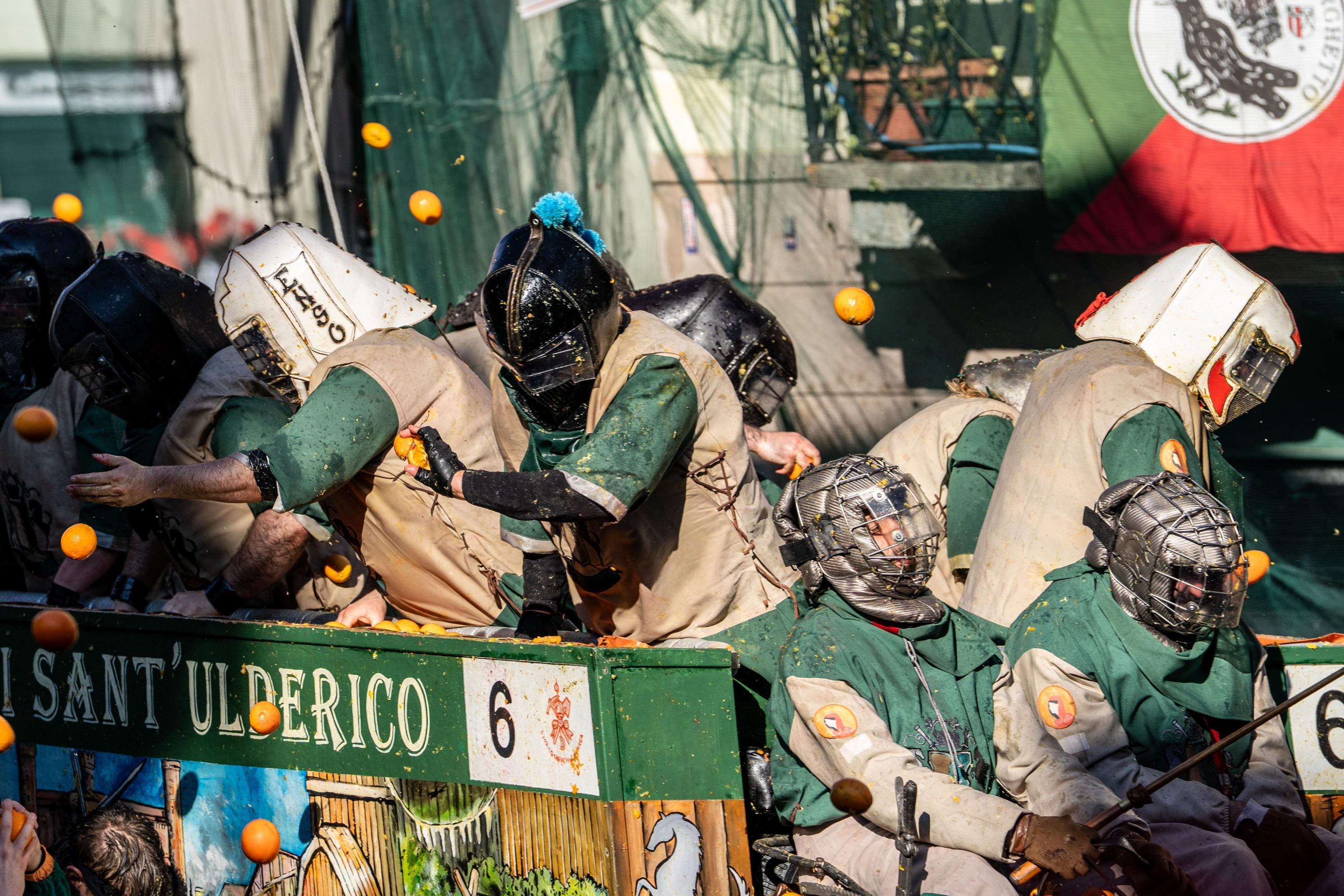 Storico carnevale di Ivrea, in provincia di Torino, la battaglia delle arance, edizione 2025 ANSA/JESSICA PASQUALON