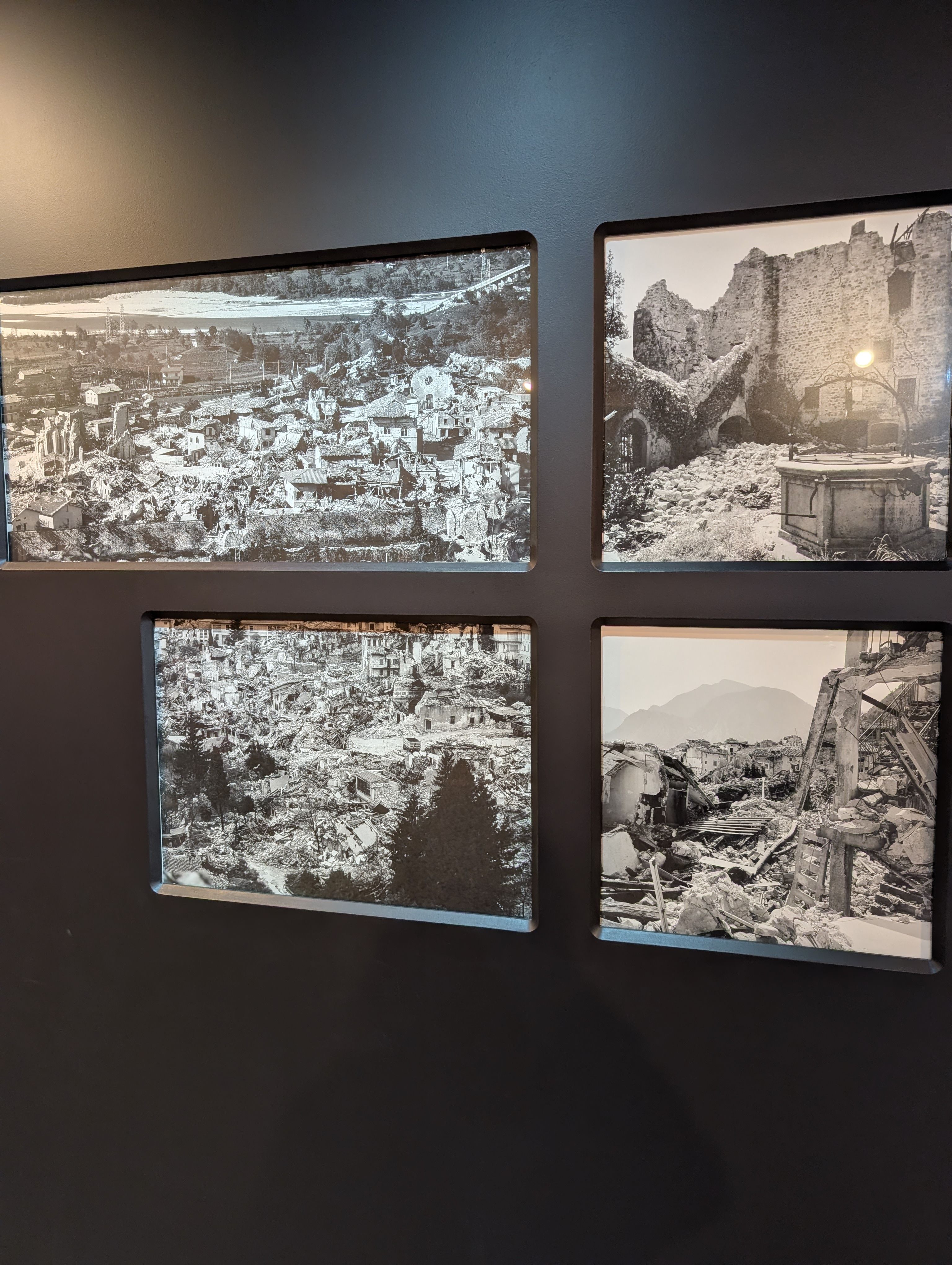 Alcuni dettagli dell'allestimento della mostra permanente "Tiere Motus. Storia di un terremoto e della sua gente" ospitata al primo piano del cinquecentesco Palazzo Orgnani-Martina, situato nel centro storico di Venzone. @Ilaria Solaini