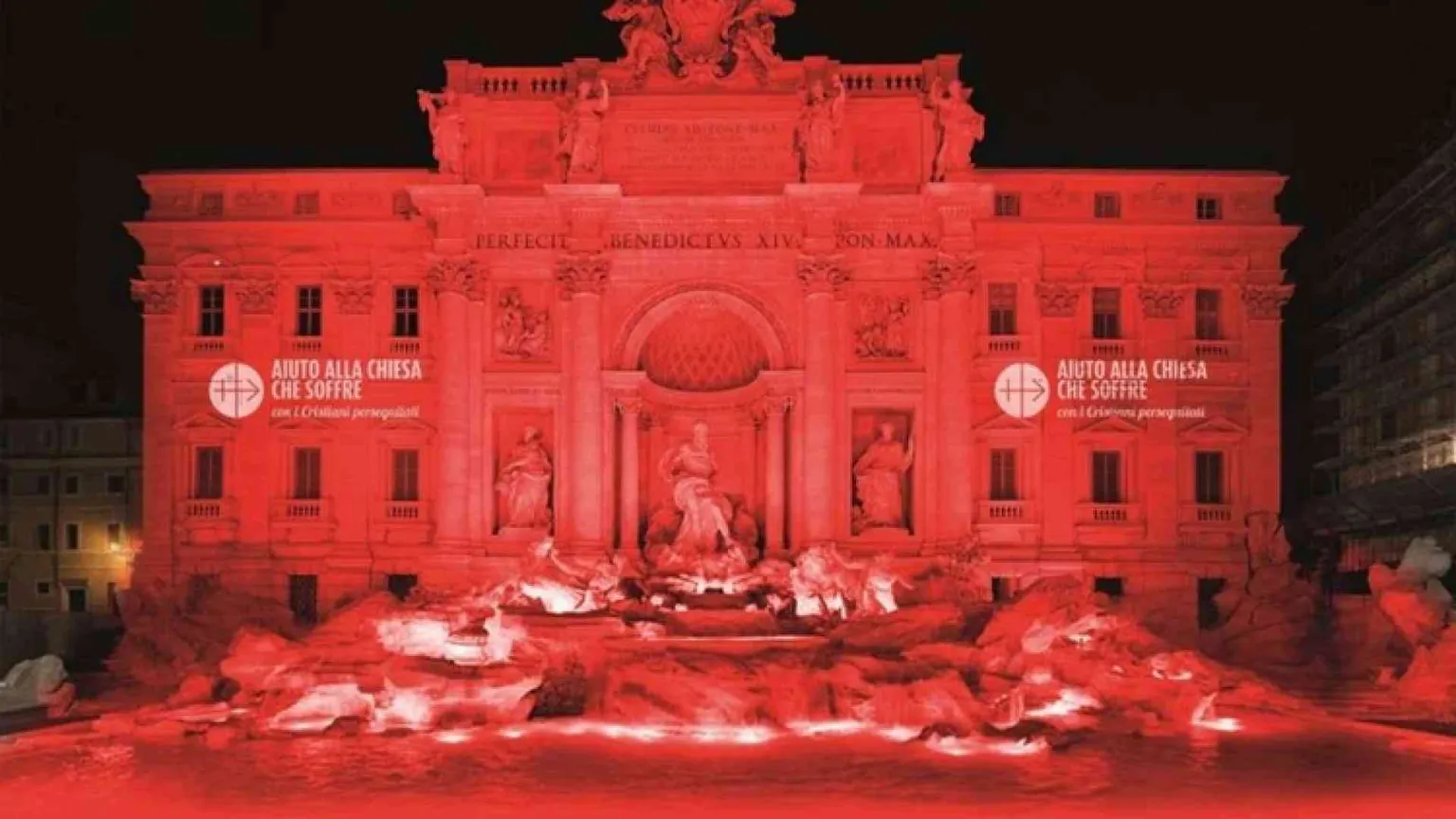 Martiri cristiani: Fontana di Trevi tinta di rosso