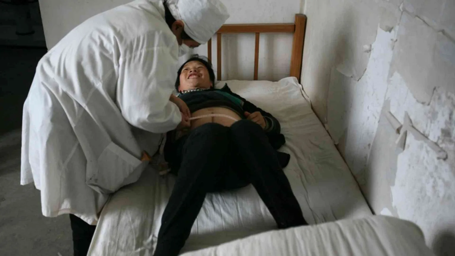 «Secondo figlio» la Cina apre alla surrogata