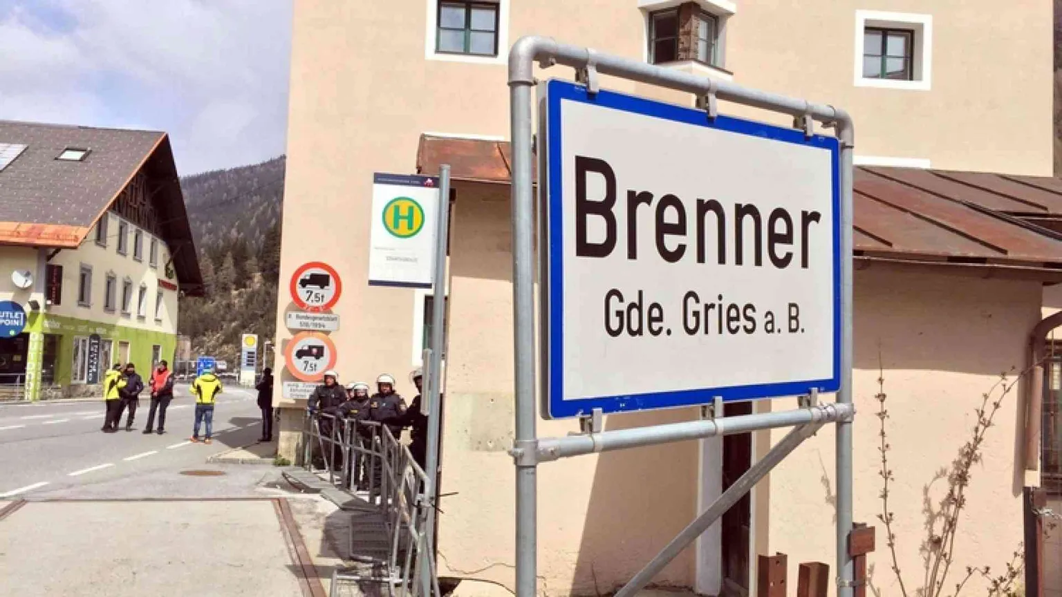 Il muro del Brennero preoccupa il mondo