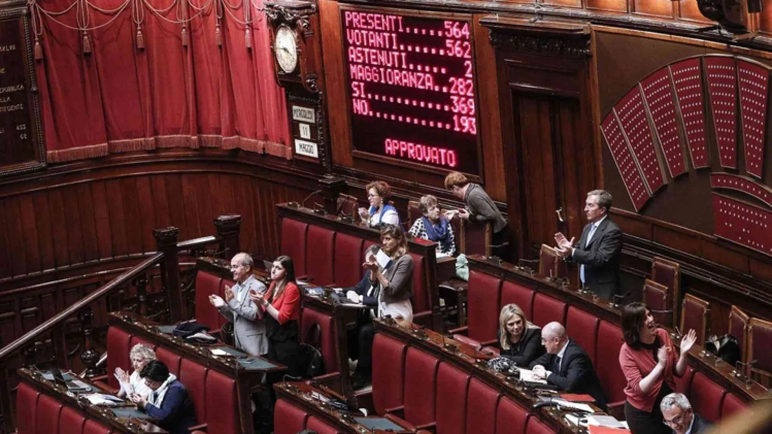 Unioni civili, il centrodestra vuole il referendum