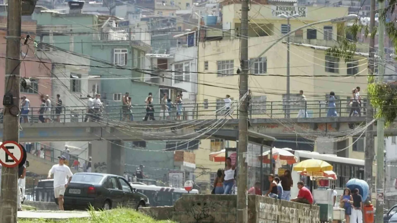 Orrore a Rio: lo stupro finisce sui social