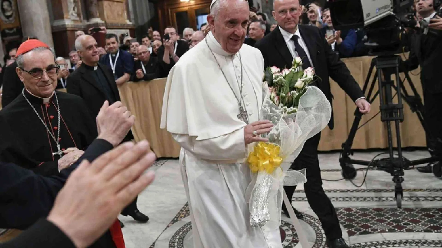 La misericordia, il peccato, i preti: quell'«eccesso di Dio»
