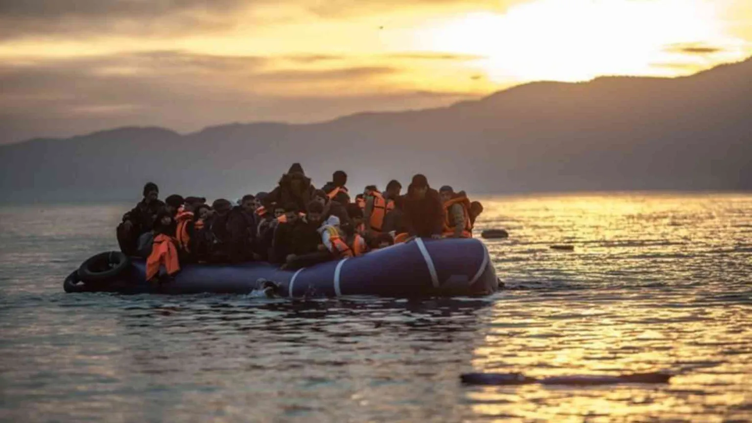 «Barcone alla deriva». Silenzio, poi i morti