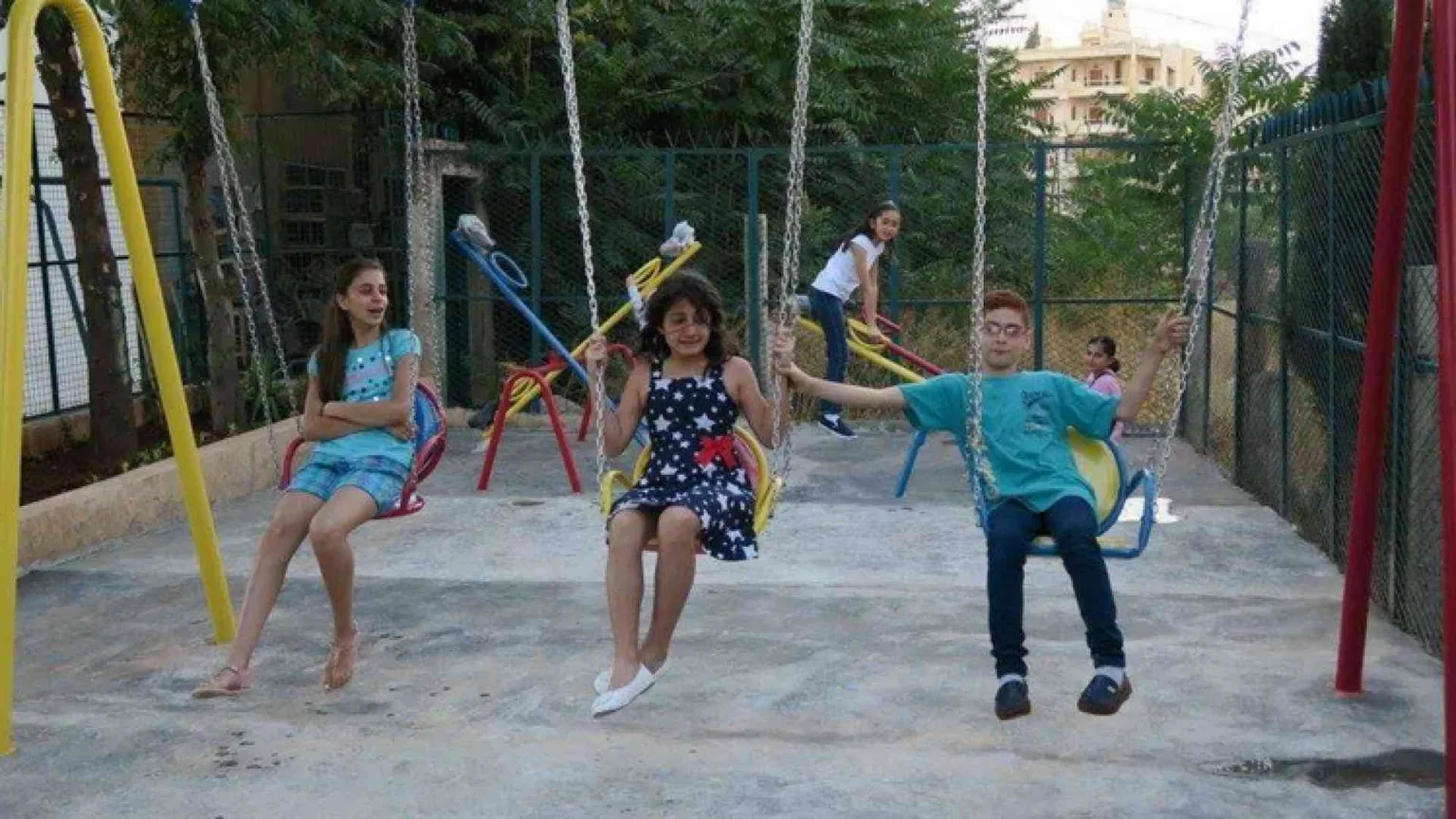 Aleppo, nuovo parco giochi sotto le bombe
