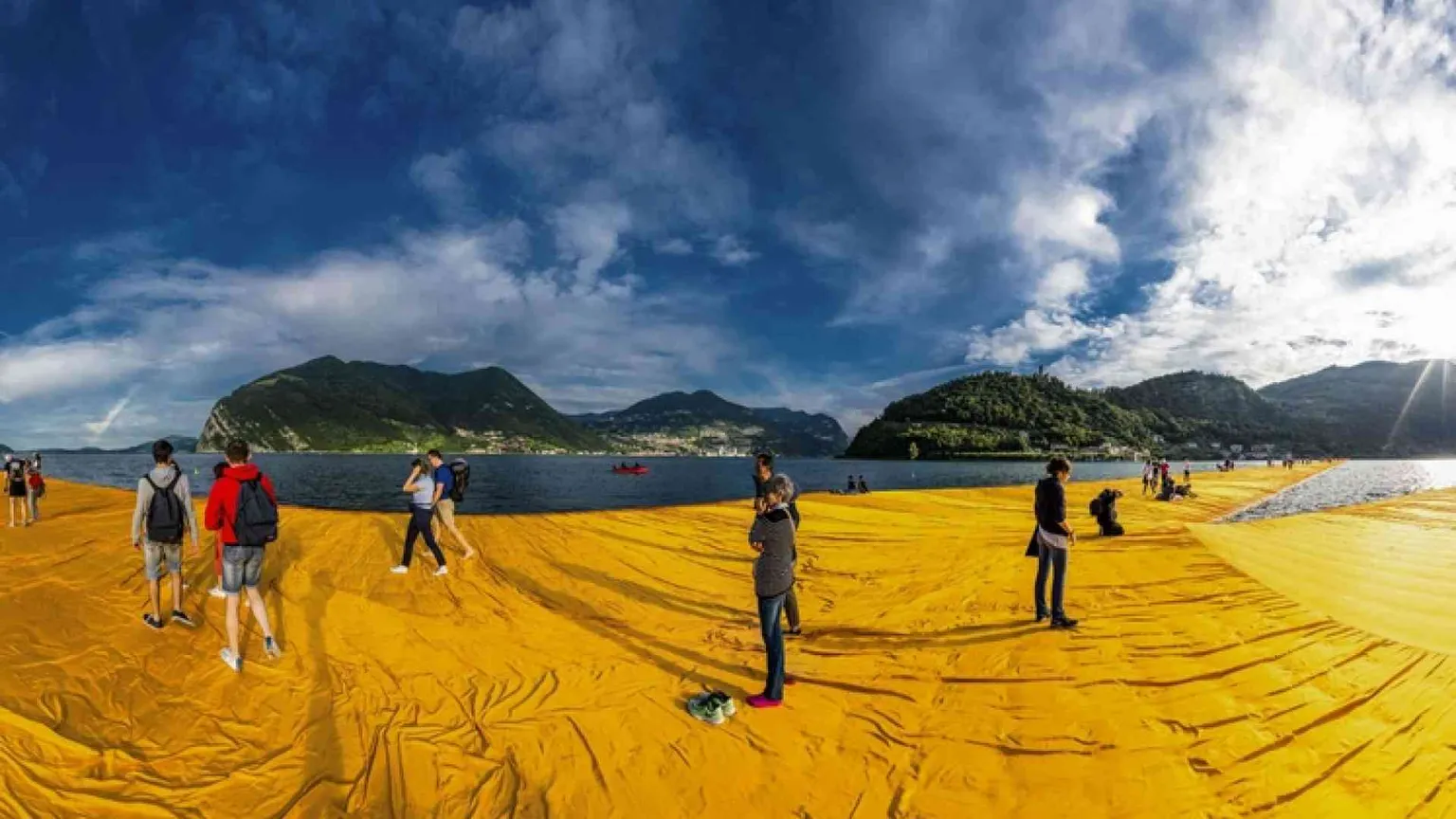 Lago d'Iseo, le folle sull'acqua