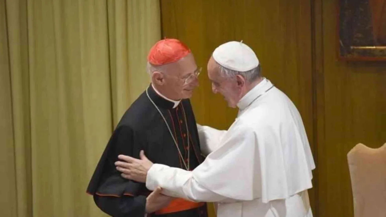Dal Papa lettera a Bagnasco per 50 anni da prete