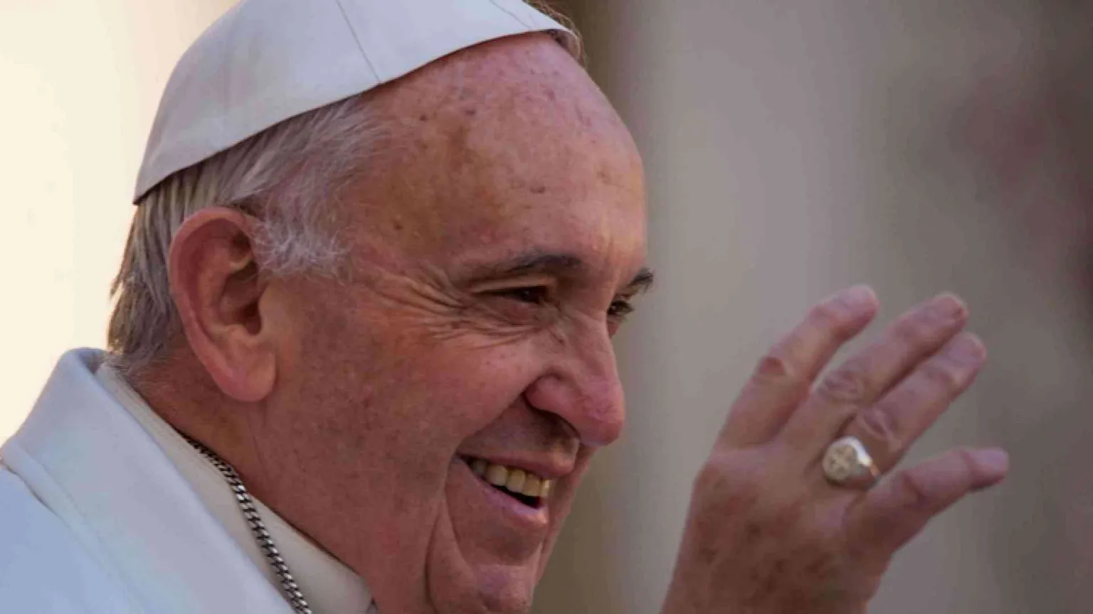 Il Papa a sorpresa incontra 20 vittime della tratta
