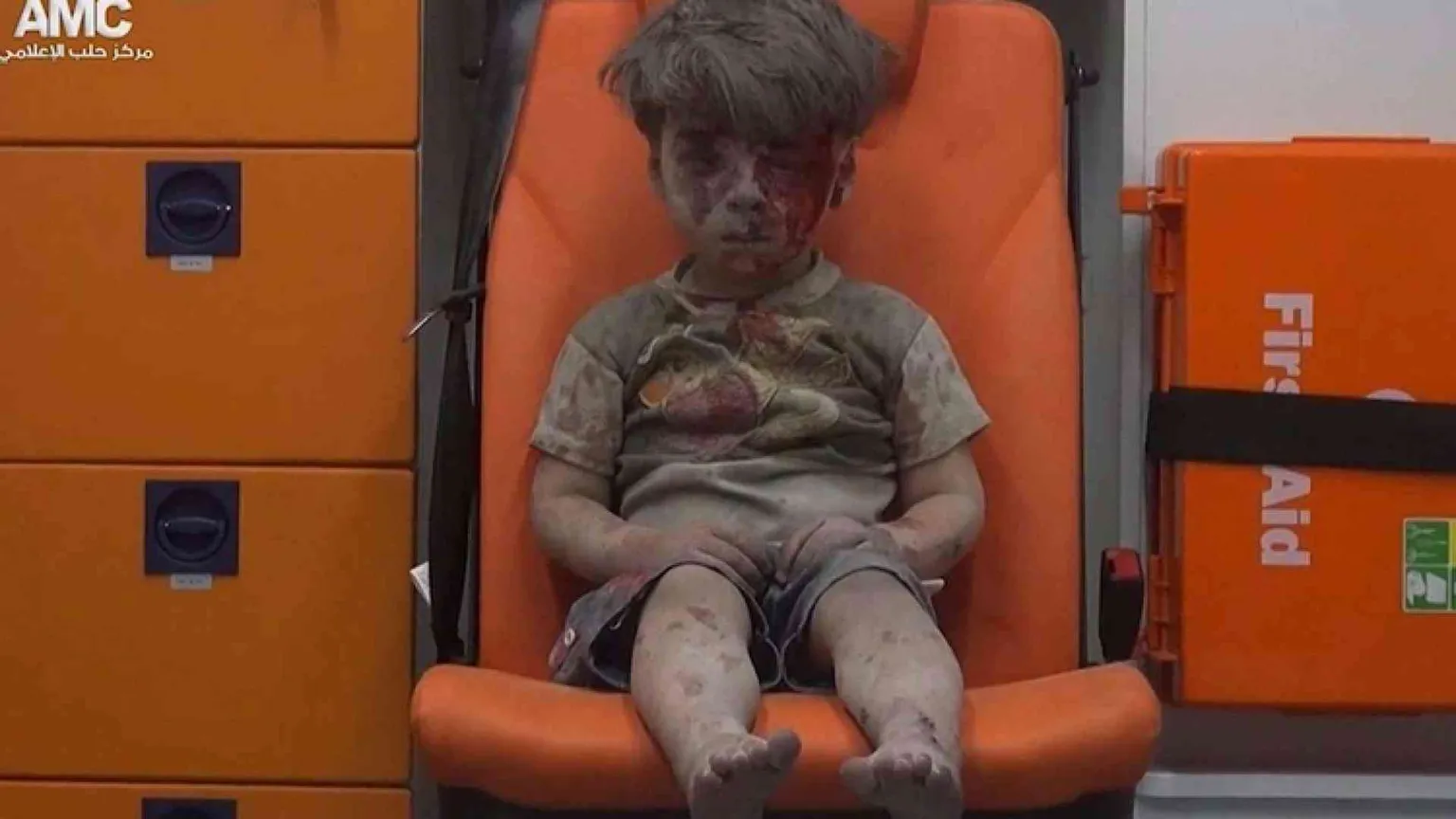 Bombe su Aleppo, il dolore dei bimbi