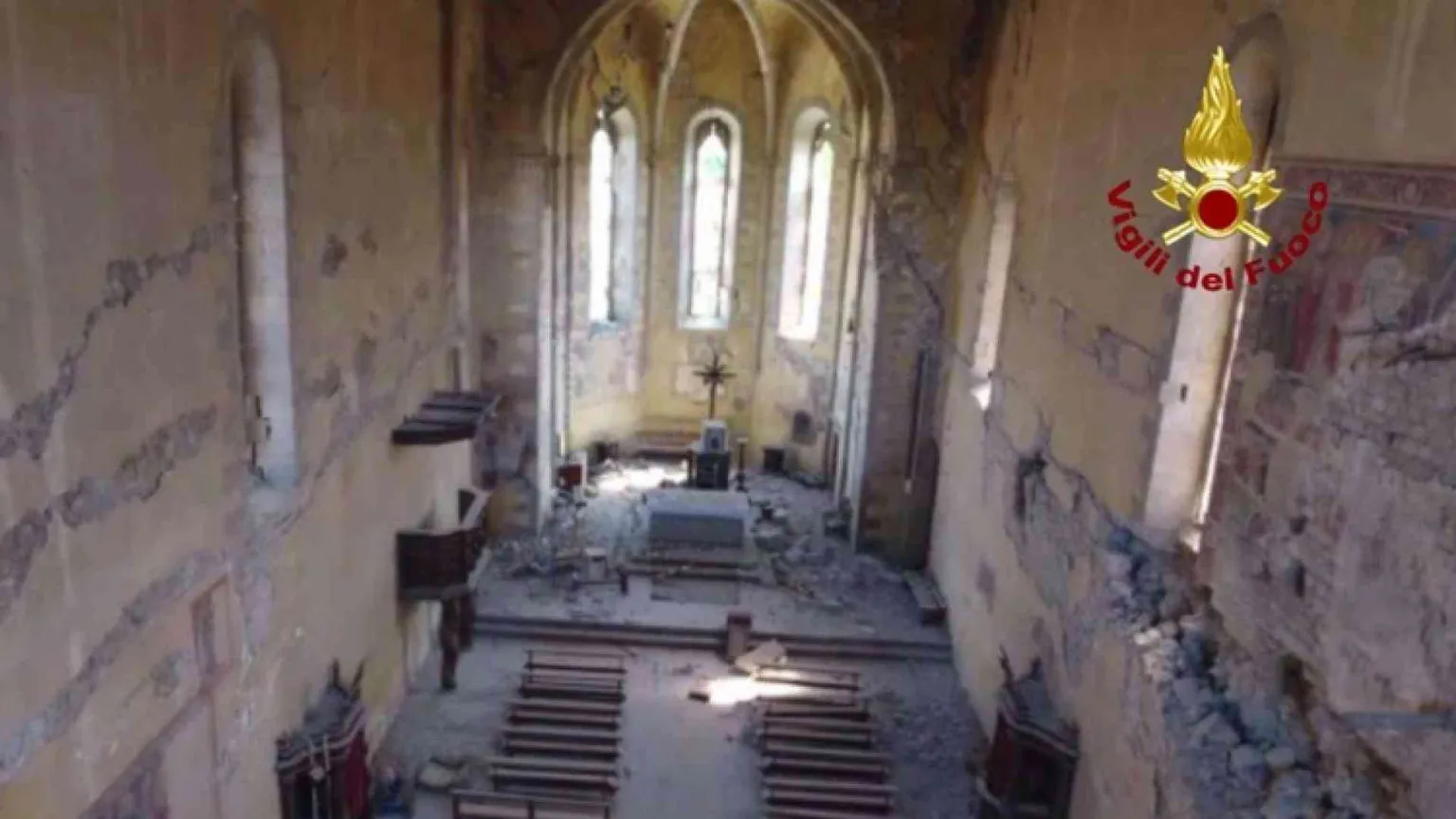 Amatrice e le chiese danneggiate viste dal drone
