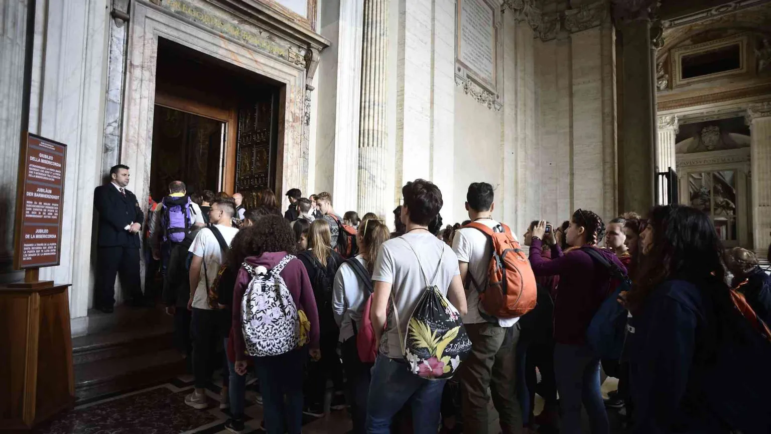 Giubileo, si chiudono le Porte Sante