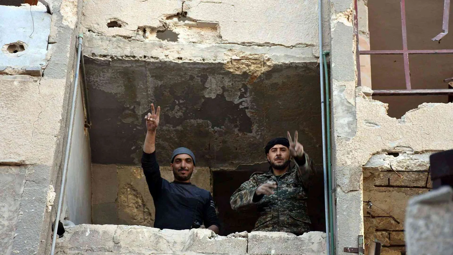 Aleppo, l'esercito avanza nei quartieri orientali. Migliaia di civili in fuga