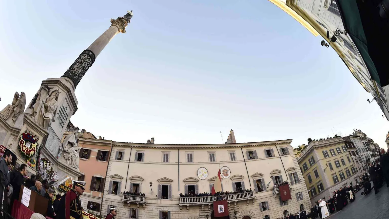 Papa Francesco all'Immacolata: ti porto i più deboli