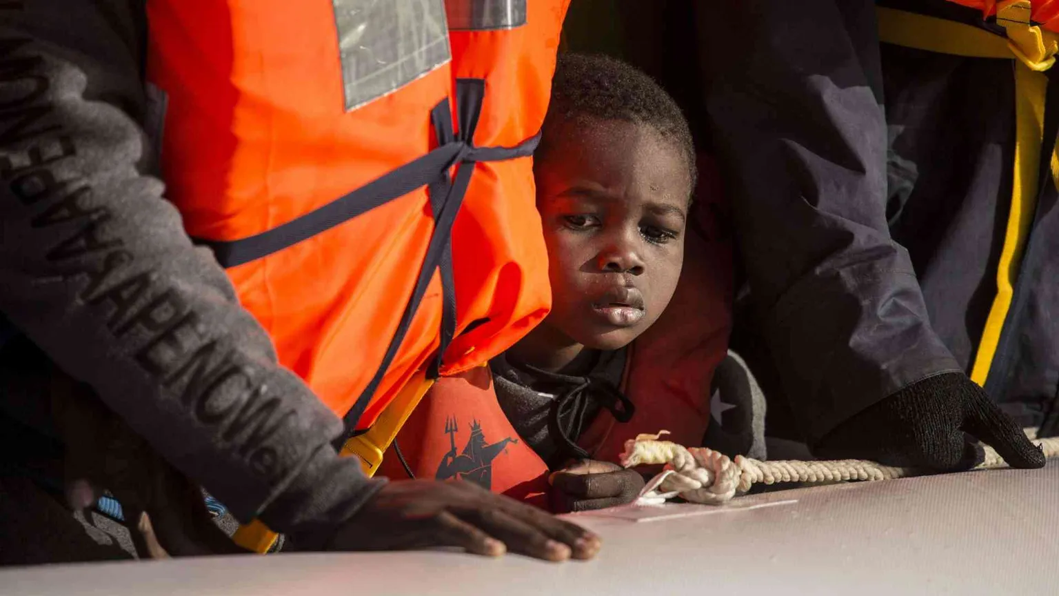 Naufragio al largo della Libia: otto morti, centinaia i dispersi