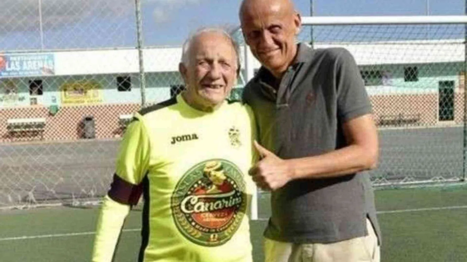 Lascia lo sport a 82 anni il portiere più anziano del mondo