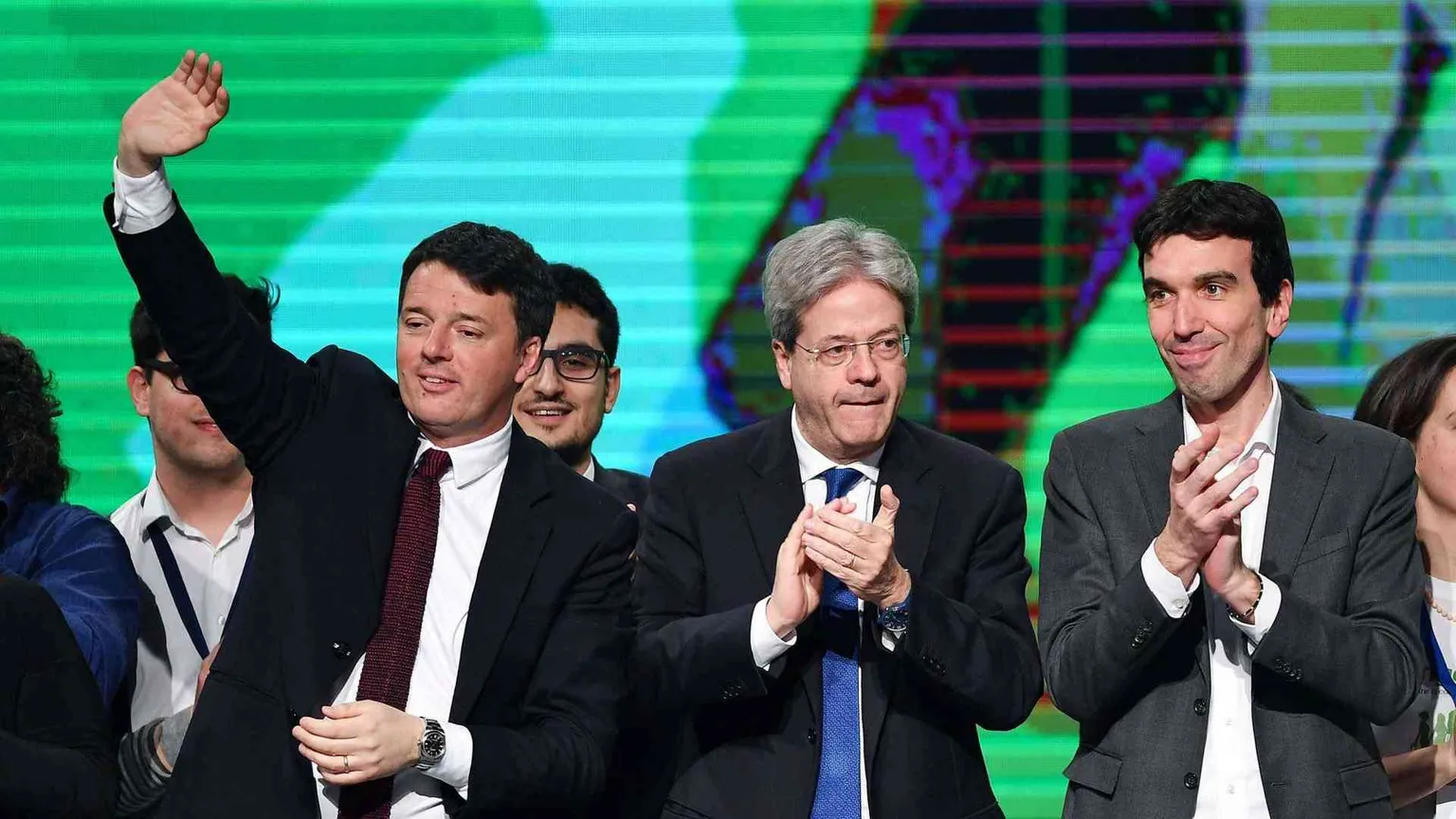 Renzi: avanti, non hanno distrutto il Pd