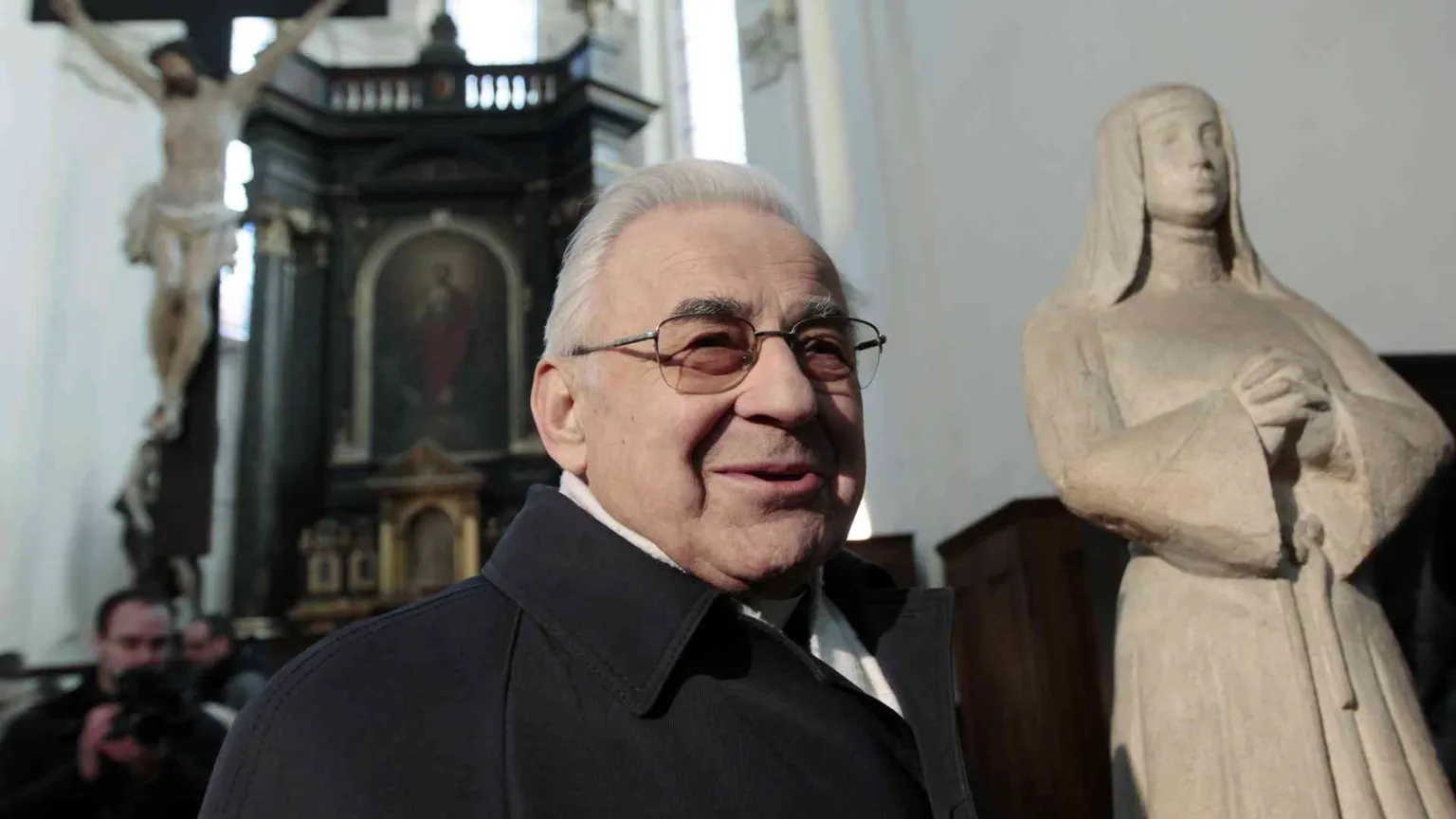 Morto il cardinale Vlk. Sotto il comunismo fece il lavavetri