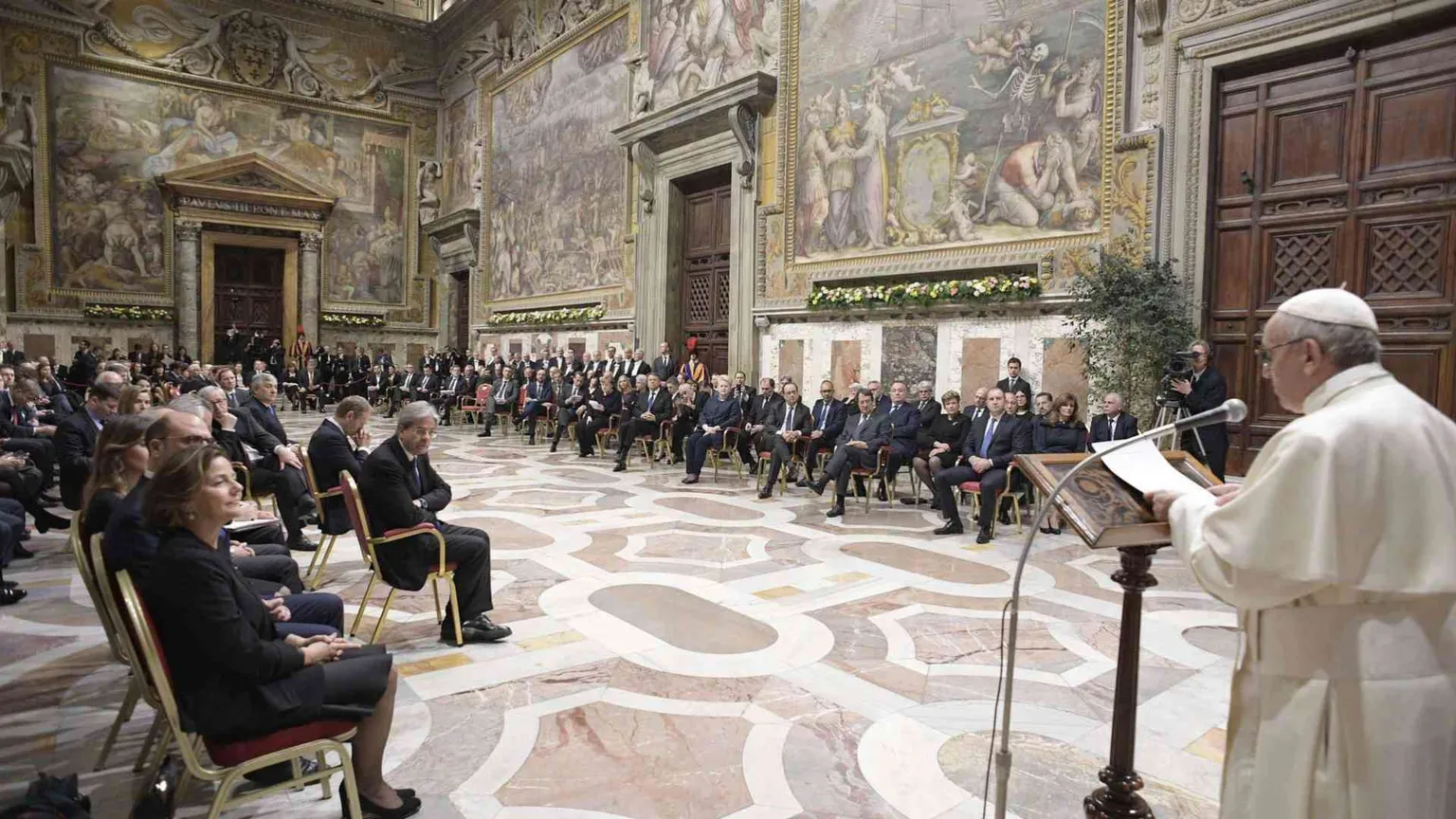 Il Papa all'Europa: investire nella vita, nella famiglia, nei giovani