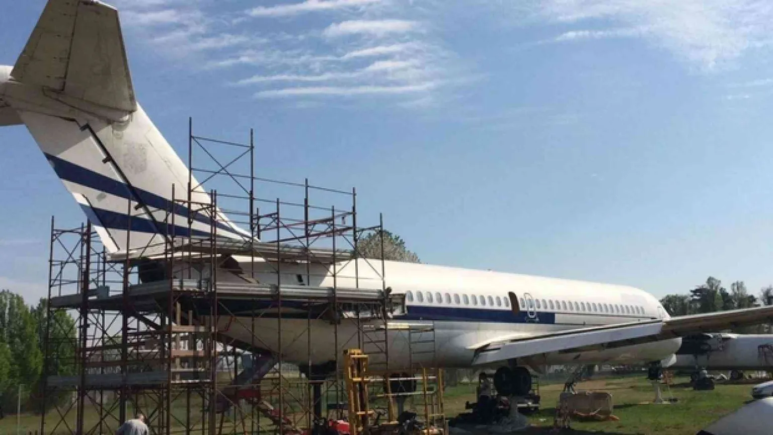 Apre ai visitatori il Dc 9 su cui volarono Pertini e Wojtyla