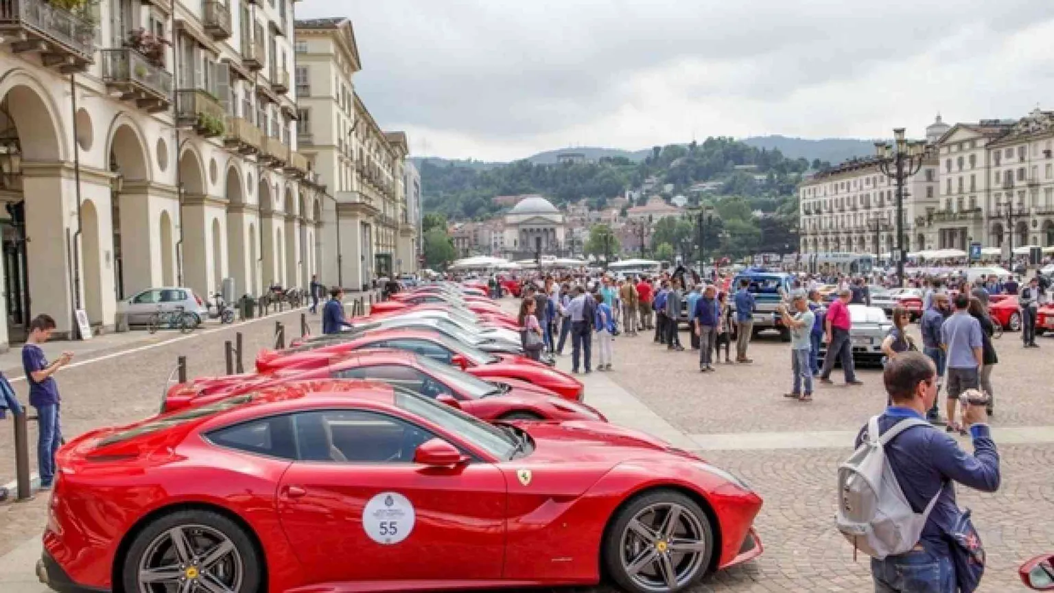 Parco Valentino, l'auto ritorna in mezzo alla gente