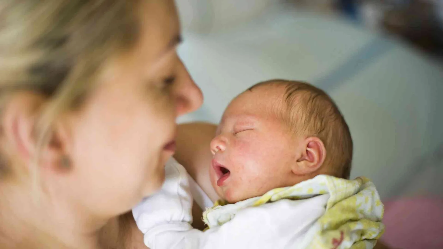 Bonus mamma da 800 euro. Ecco chi può chiederlo e come