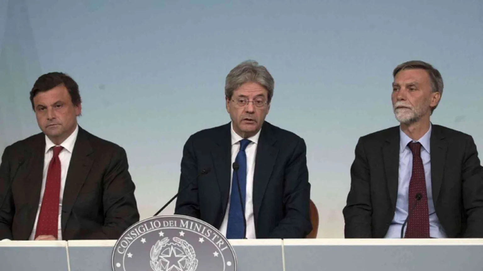 Calenda: la priorità è la vendita. Delrio: no a spezzatino