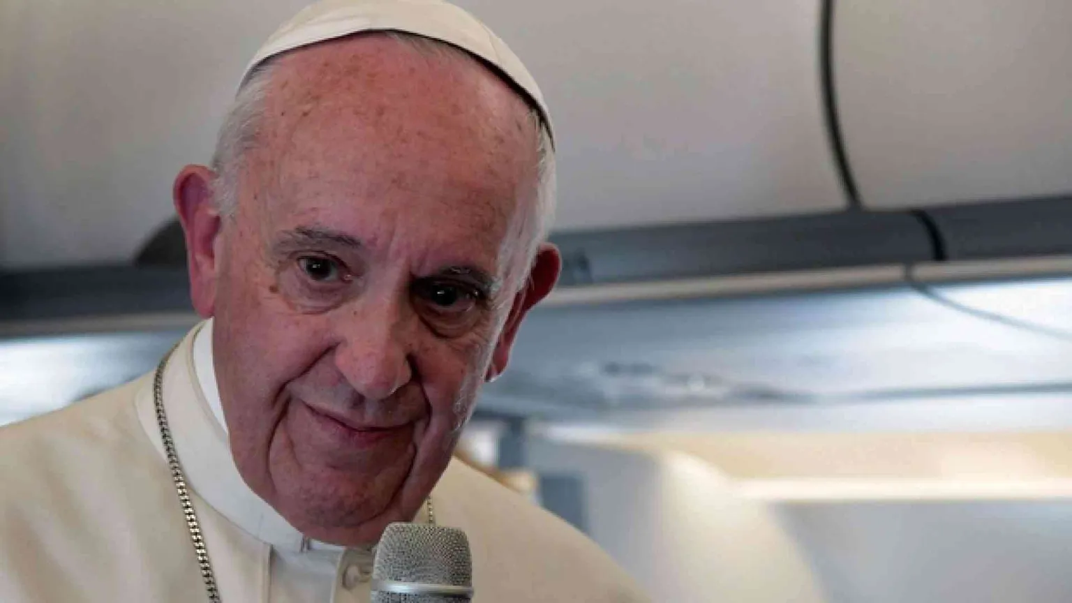 Papa Francesco su Medjugorje: Maria non fa la postina (video)