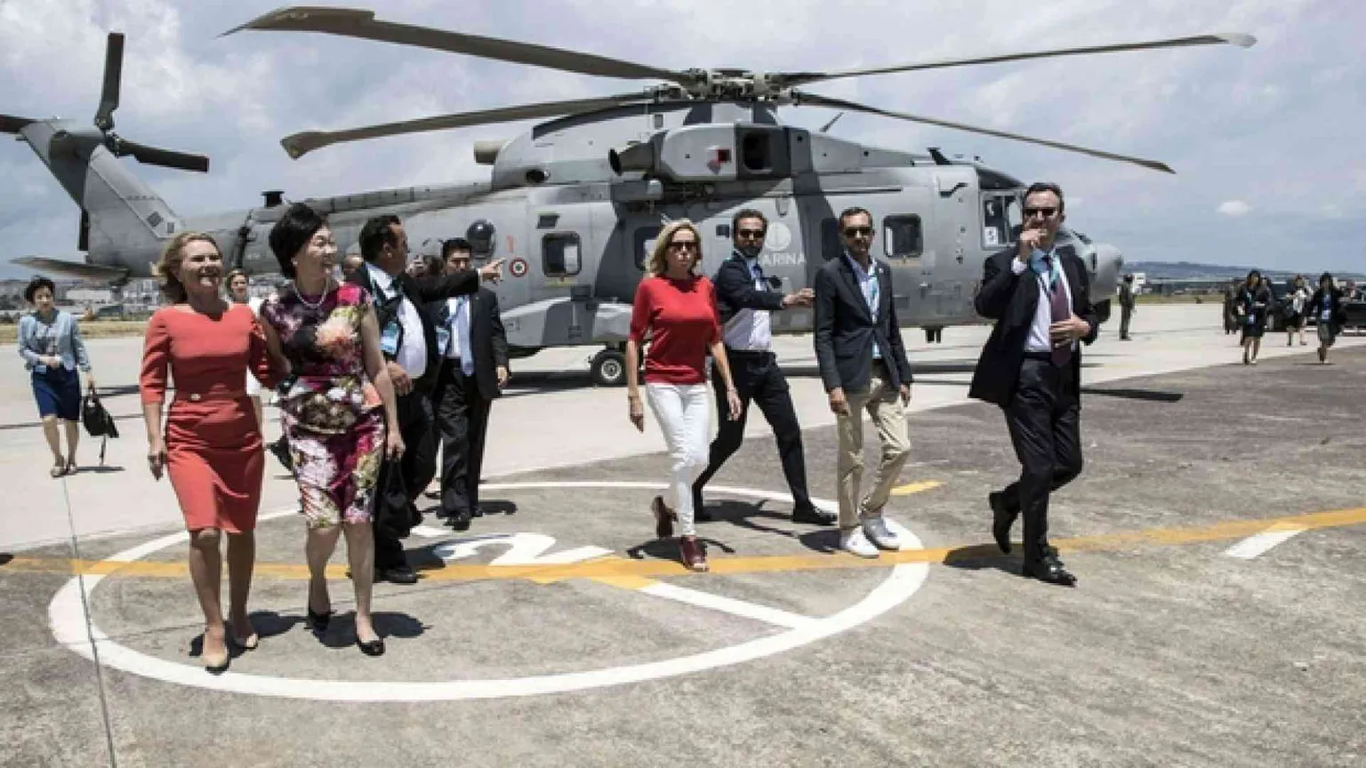 Tour in elicottero per le first lady. Melania dà forfait