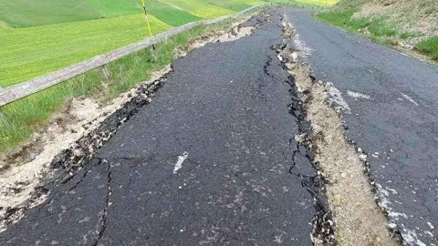 Castelluccio, il paese «fantasma» ancora senza strade / Video