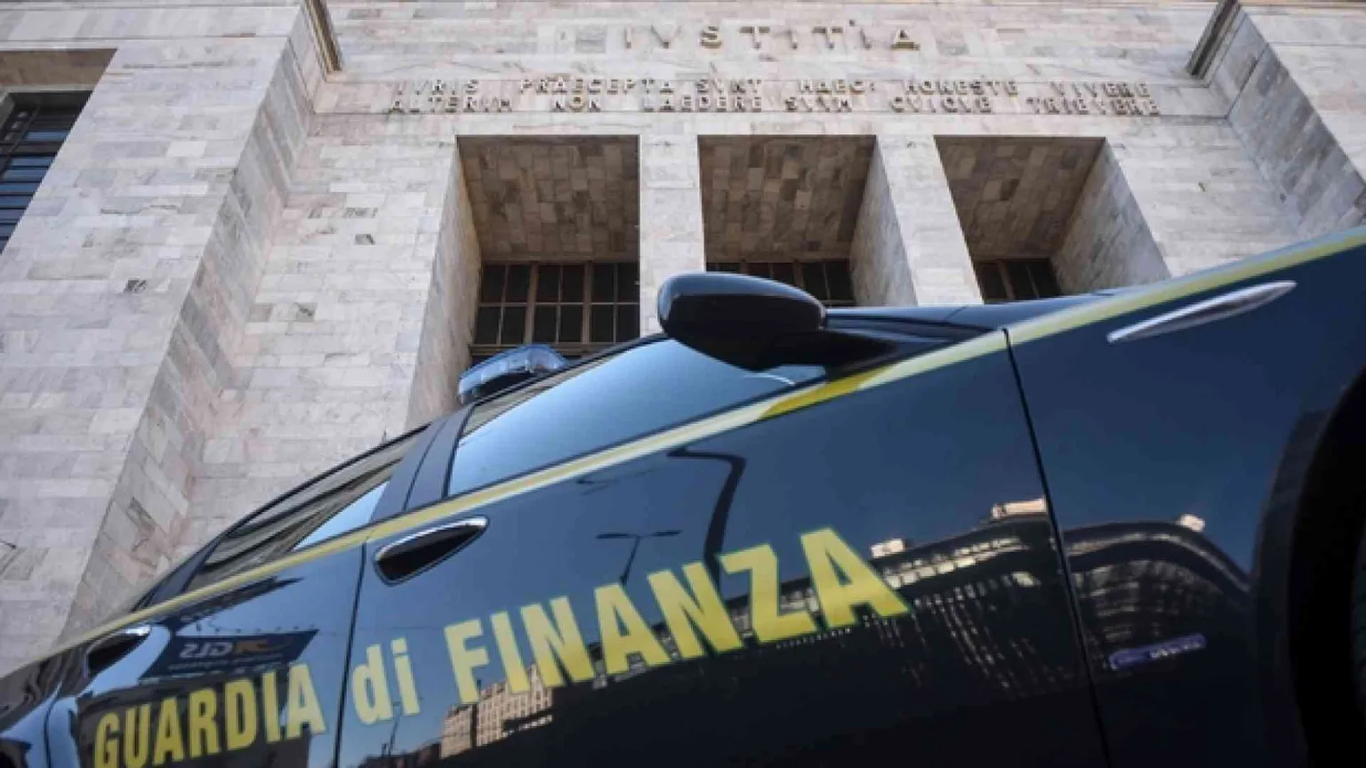Blitz della Gdf a Roma, 17 arresti